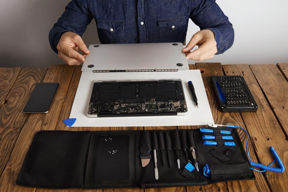 Everything You Need to Know Before Buying a Refurbished Laptop in 2025