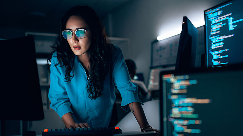 Is an Online MCA in Cyber Security Better Than a Traditional MCA in 2025?
