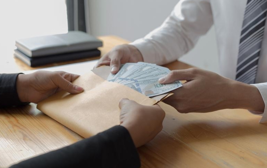 Managing Sudden Expenses When Payday Feels Too Far Away