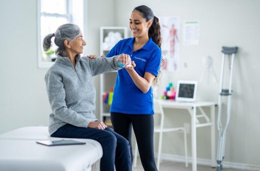 Role of a Physiotherapist in Sports Injury Recovery