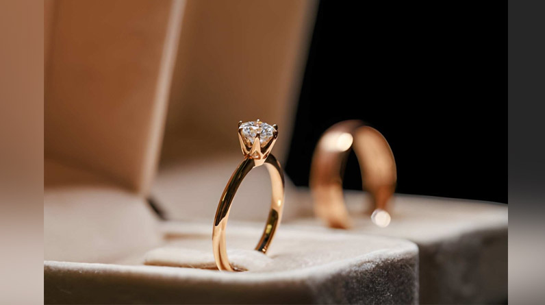 Match a Gold Gemstone Ring with Your Outfit